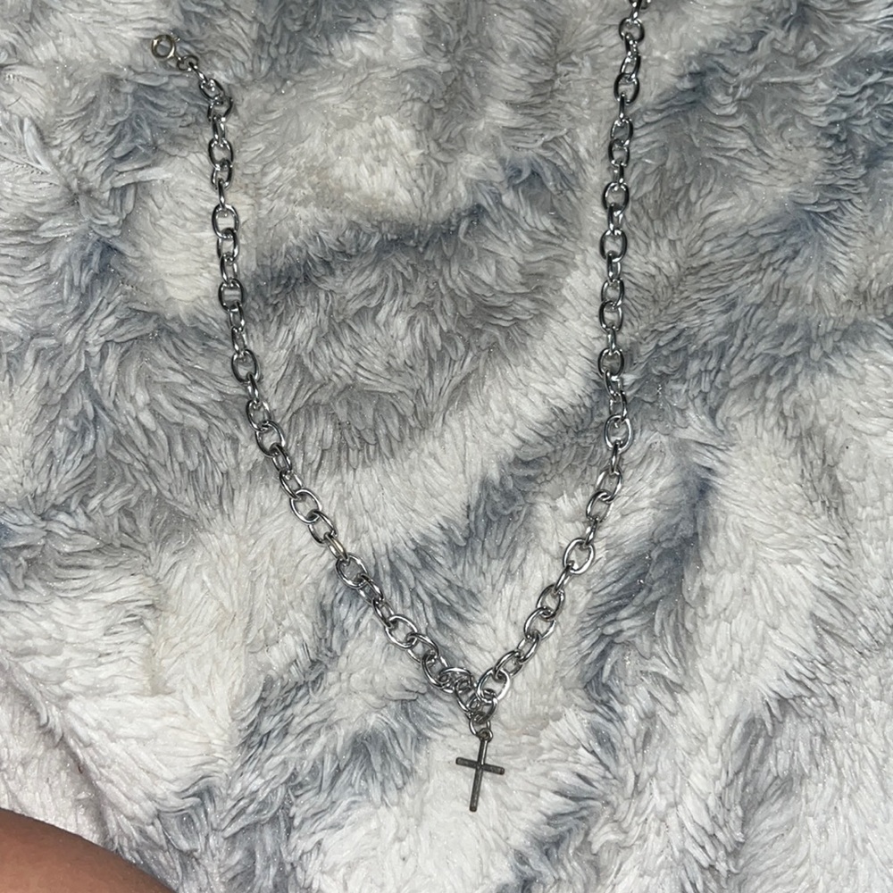 Cross choker